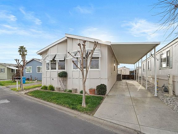3rd image of 25 Del Rey Drive