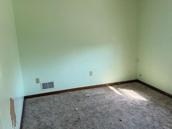4th image of 35 Chase St