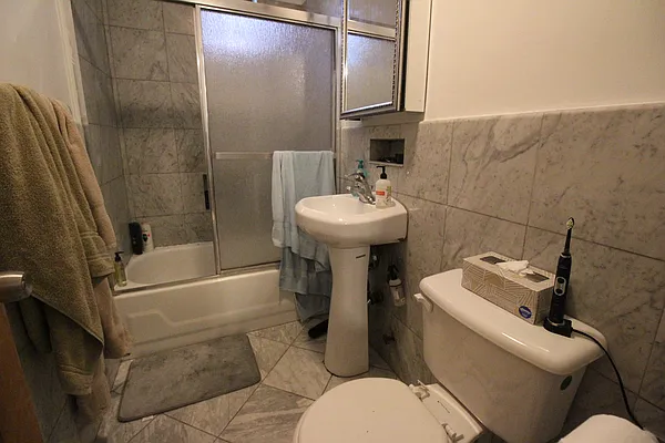 Rented by Luxor Homes & Investment Realty | media 25