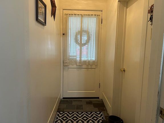 3rd image of 505 E Oak St