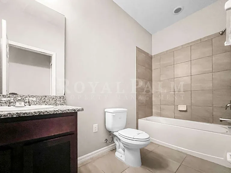1322 Trafalgar Pkwy — Photo 20