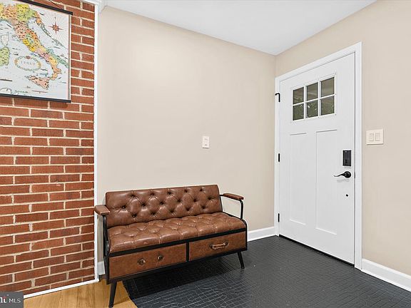 3rd image of 748 Evergreen Rd