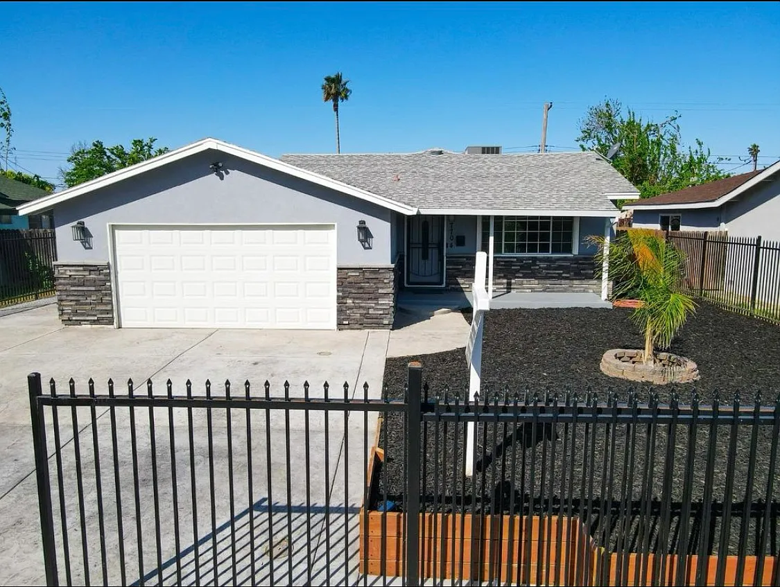 3 bed, 1.5 bath, 1069 sqft, $2,400 — Photo 1