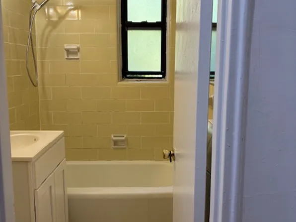 735 Kappock Street image 9 of 13