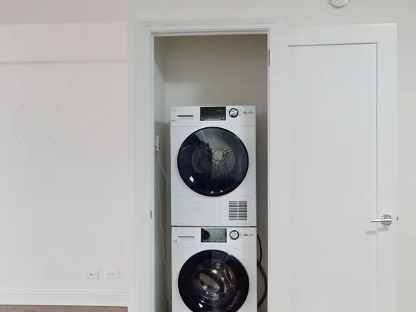 20 Beekman Place image 8 of 10