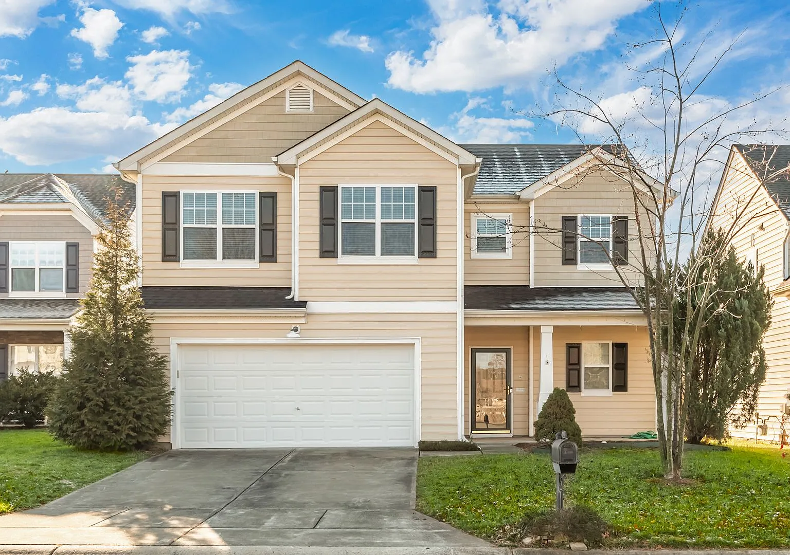 3-bed Home in Brightleaf! — Photo 1