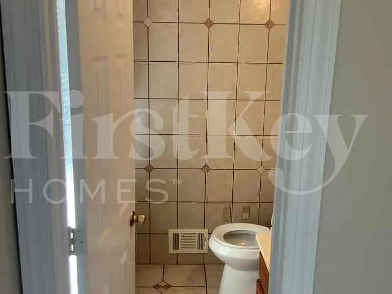 1395 Oakengate Dr — Photo 8