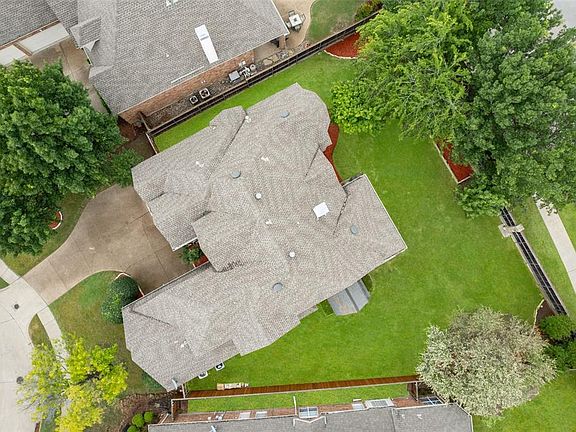 2nd image of 1300 Neches Dr