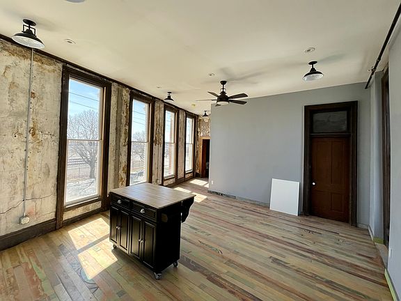 3rd image of 10 E Railroad St #B