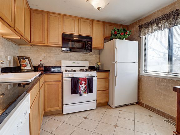 3rd image of 1103 Stoughton Ct #1103