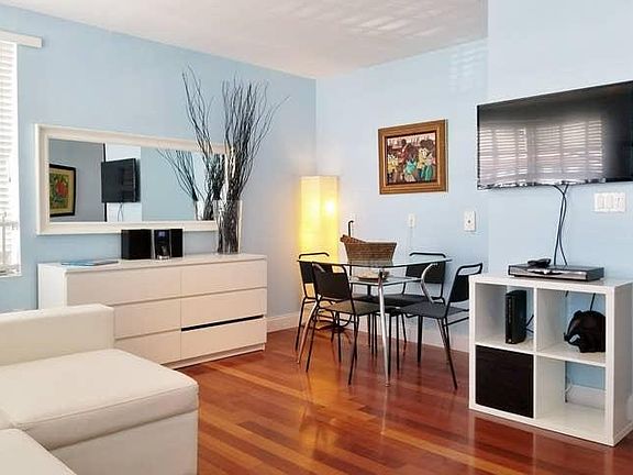 3rd image of 420 15th St APT 200