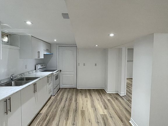 5th image of 46 Plains Rd E #Basement