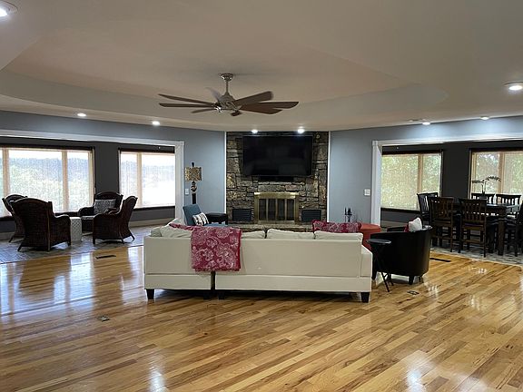 3rd image of 21 Connie Ln