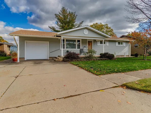 1202 N 12th St, Pekin, IL 61554