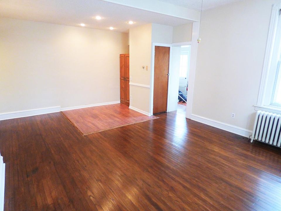 Living room/Dining area