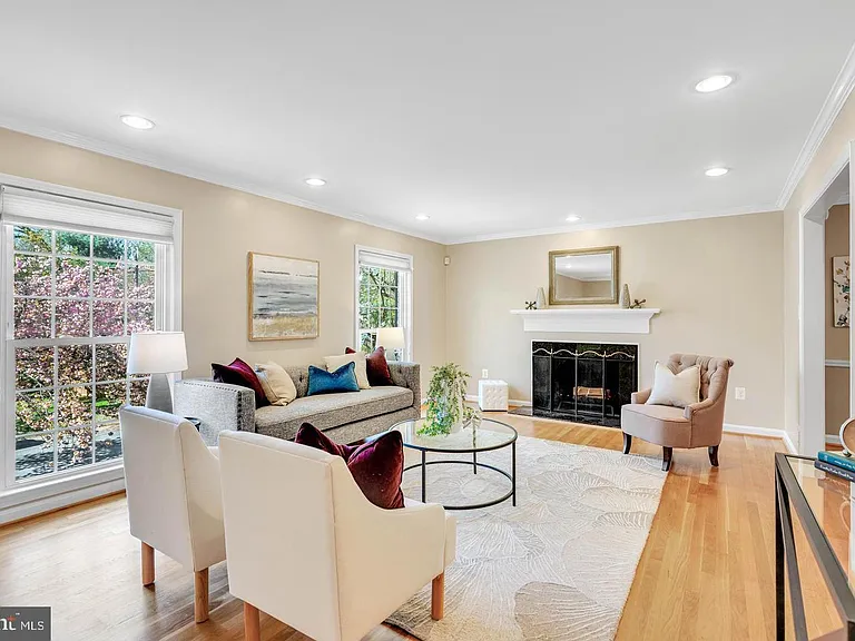 7515 Cayuga Ave — Photo 5
