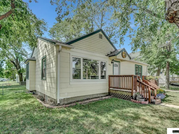 3275 Leighton Ave, Lincoln, NE 68504