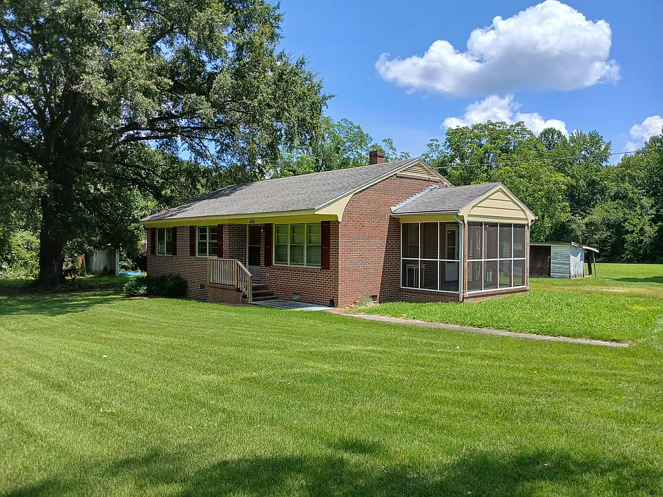 469 Slagles Lake Rd