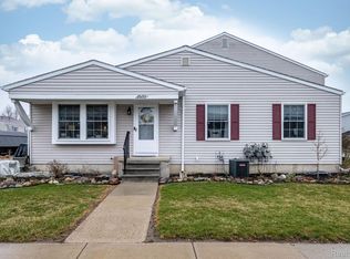 28293 Raleigh Crescent Dr, Chesterfield, MI 48051