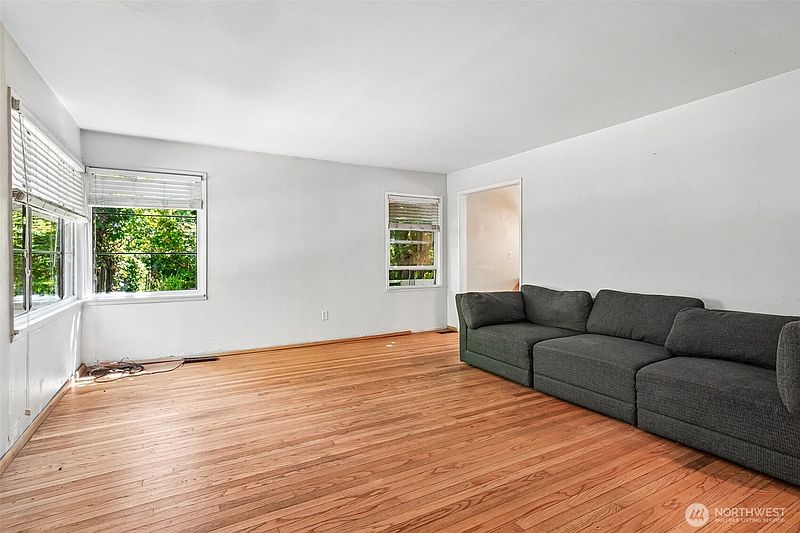 3rd image of 8555 30th Avenue NW