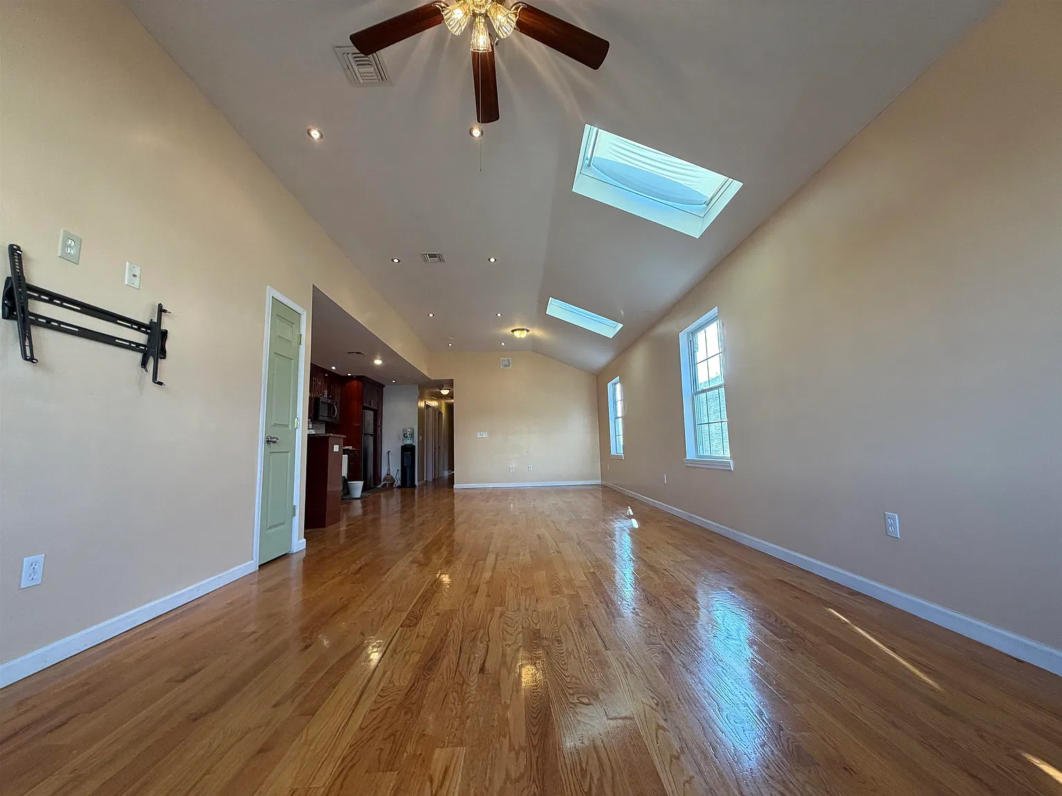 3 bed, 2.0 bath, $2,850 — Photo 4