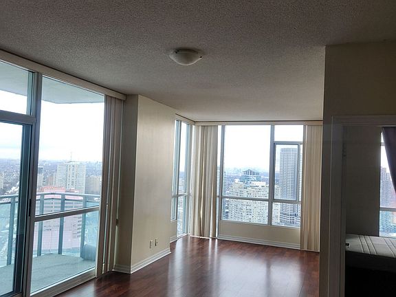 4th image of 220 Burnhamthorpe Rd W #2902
