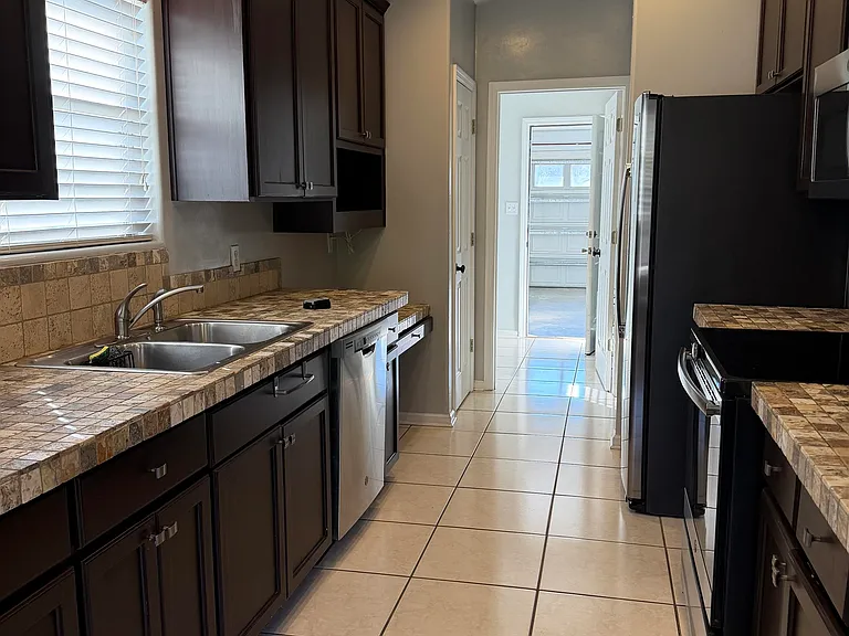 4904 Parkview Ct — Photo 24