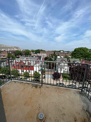 Rented by Delmark Realty LLC | media 9