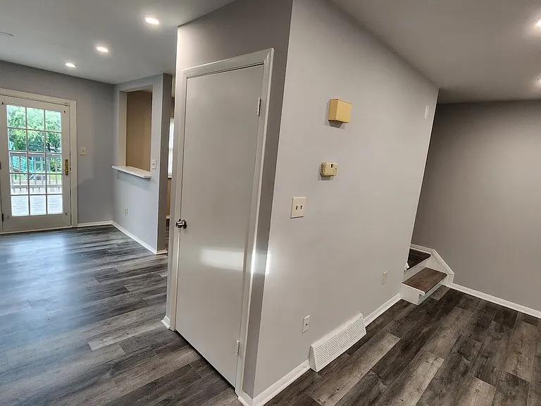 237 Alymer Ct — Photo 7