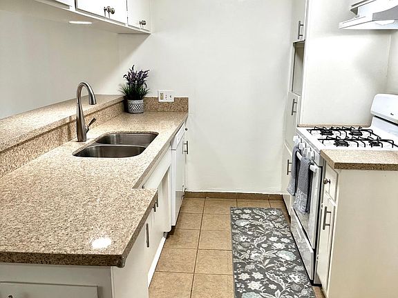 3rd image of 17011 Yukon Ave #5