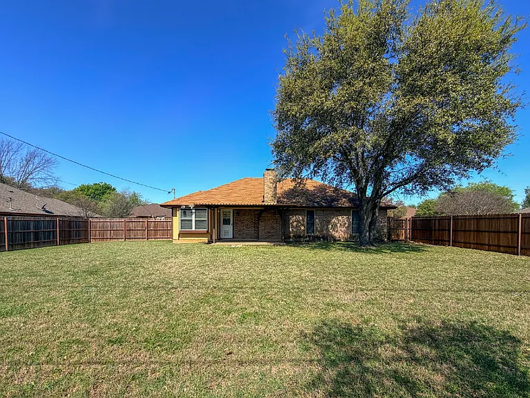 701 Daniels Dr — Photo 24