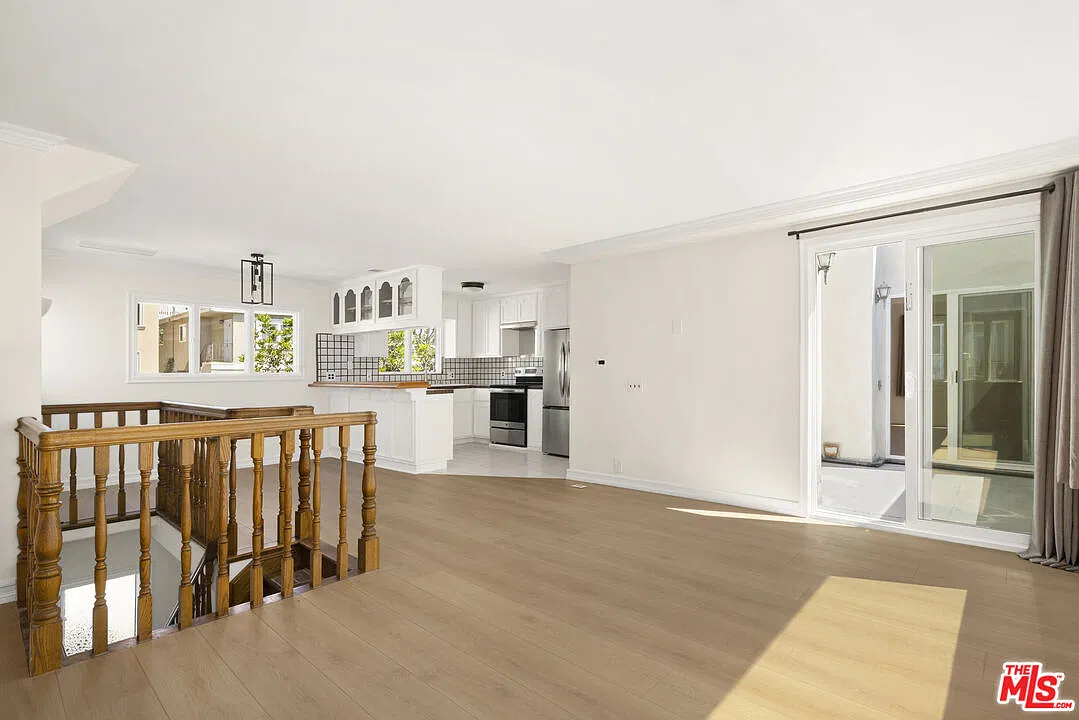 2 bed, 1.5 bath, $7,200 — Photo 2