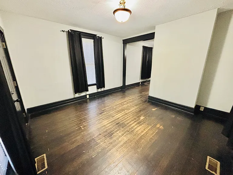 1720 Morton St — Photo 4