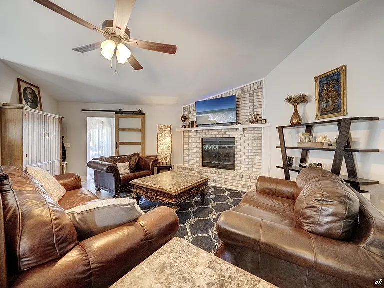 707 Plantation Cir — Photo 9