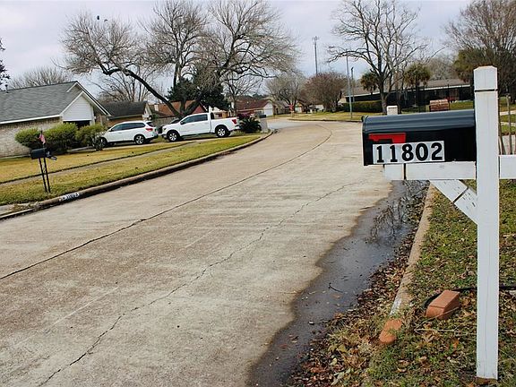 3rd image of 11802 Loyola Dr