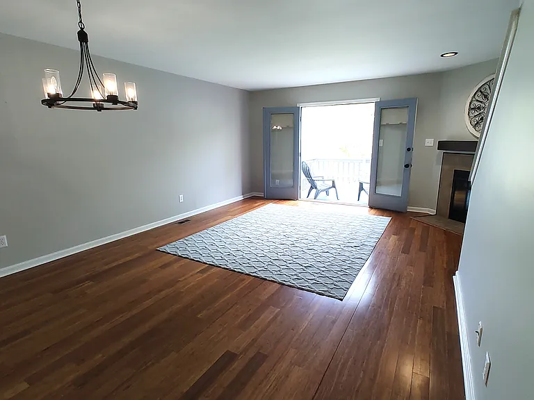 442 Darby Ln — Photo 10