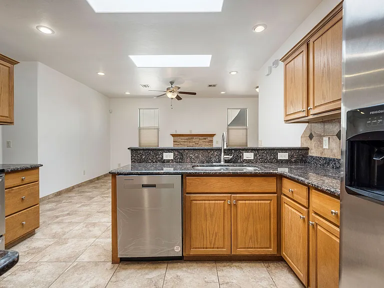 4405 Levante Dr — Photo 16