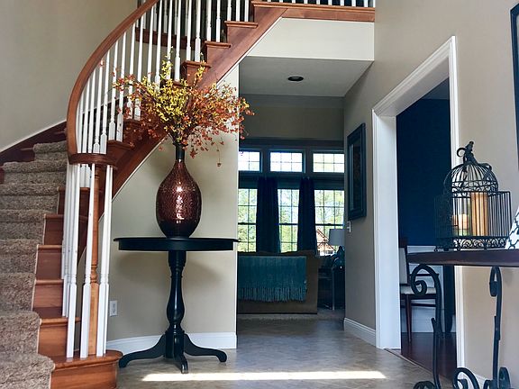 Foyer/main staircase