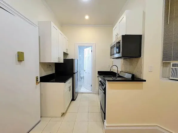 226 East 26th Street image 2 of 7