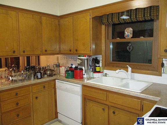 2nd image of 921 Rosewood Dr