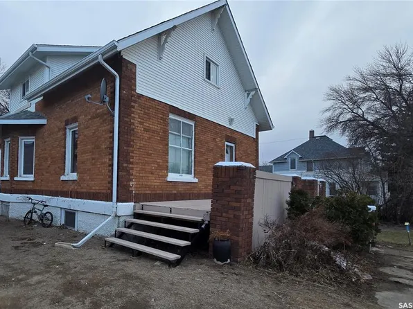112 1st AVENUE, Vibank, SK S0G 4Y0