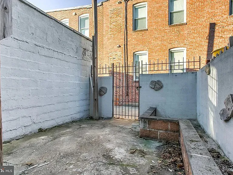 2604 Hudson St — Photo 18