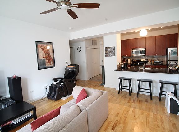 5th image of 565 W Quincy St Unit 807