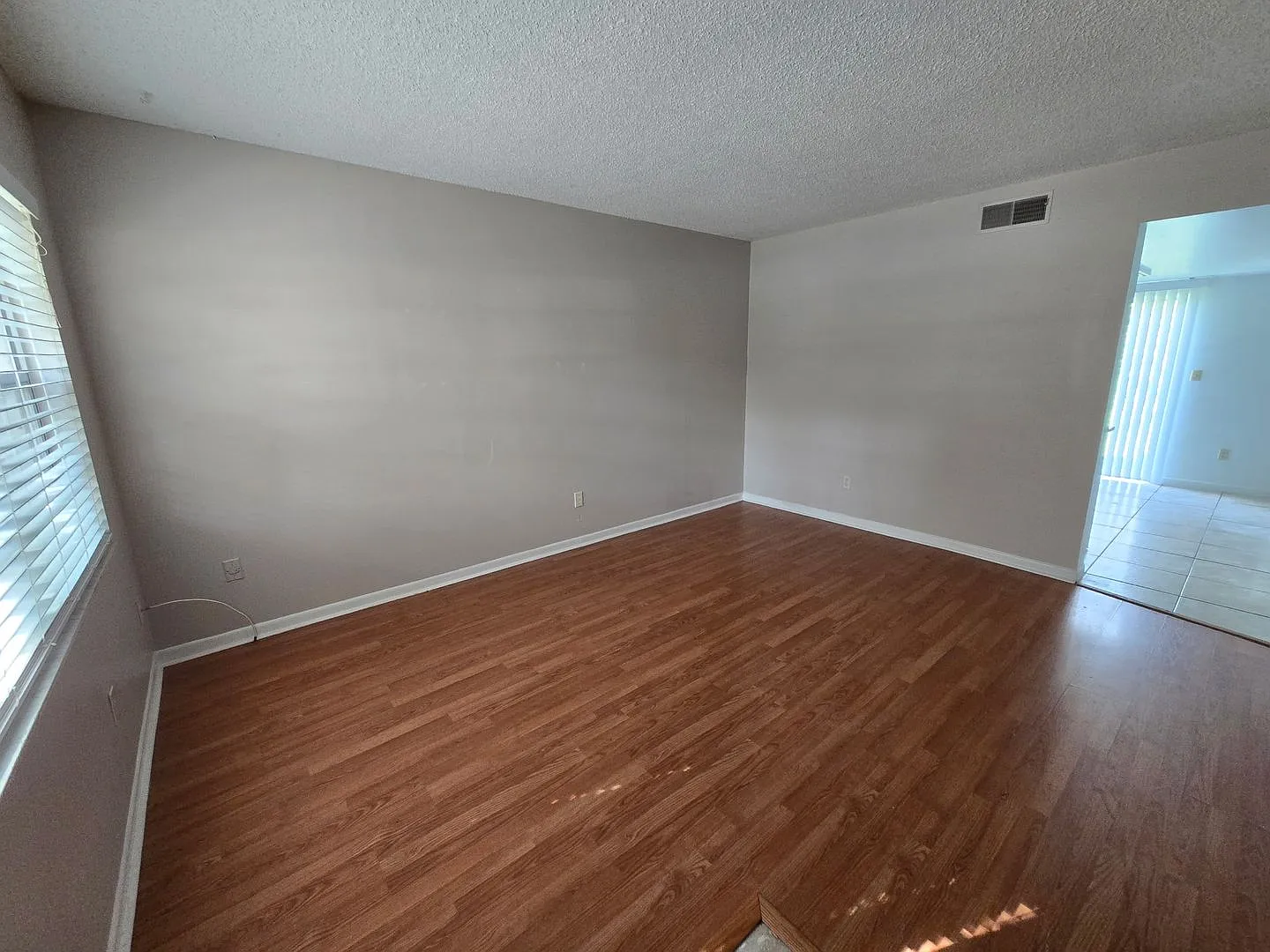Convenient 2 Bedroom Townhome Near UCF & Full Sail Available Now! — Photo 2