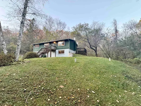 23561 Sandmire Hill Dr, Richland Center, WI 53581