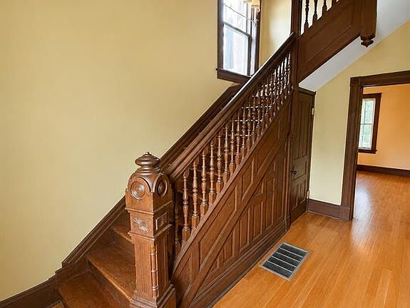 2nd image of 5025 Raymond Ave