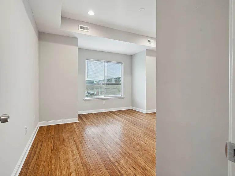 1633 Carpenter St — Photo 17
