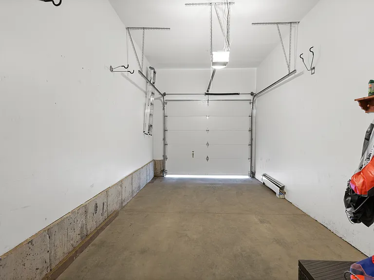 1 Car Private Garage