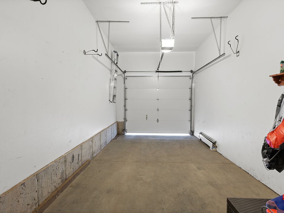 1 Car Private Garage