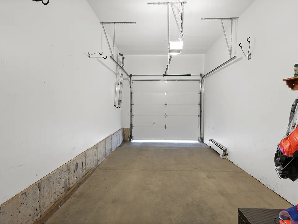 1 Car Private Garage
